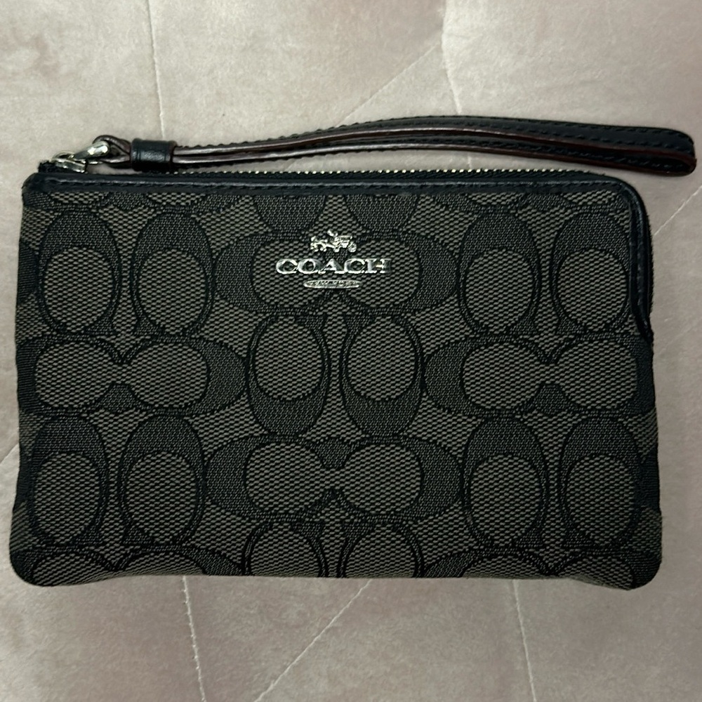 EUC Coach Corner Zip Wristlet
